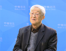 圖為超威集團(tuán)相關(guān)負(fù)責(zé)人接受采訪